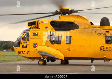 Royal Air Force Westland Sea King HAR 3 hélicoptères de recherche et sauvetage avec les pales de rotor tournant Banque D'Images