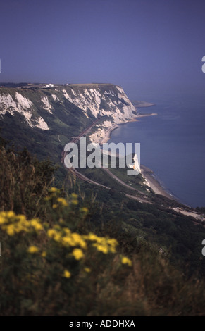 Les falaises blanches de Douvres, prises de près de Folkestone, côte sud de l'Angleterre. Banque D'Images