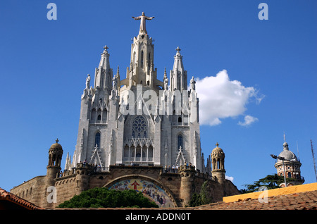 Voir l'église Sagrado Corazón en haut du mont Tibidabo Barça Barcelone Catalogne Catalogne Catalogne Costa Brava España Espagne Europe Banque D'Images