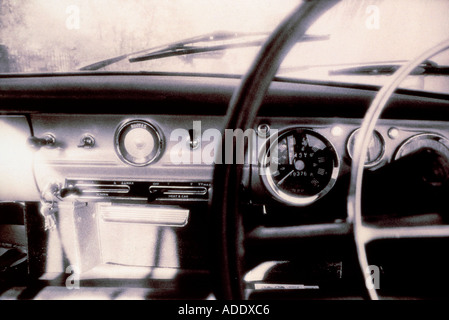 1966 Hillman Minx planche de bord Banque D'Images