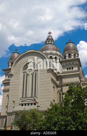 Targu Mures, Transylvanie, Roumanie. Piata Trandafirilor (square) Eglise orthodoxe (1925) Banque D'Images