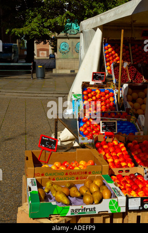 Un étal de fruits à Hauser Plads square dans le centre de Copenhague, Danemark Europe Banque D'Images
