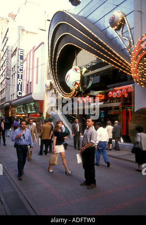 Les gens, les touristes, la vie nocturne, la Calle Lavalle, Buenos Aires, province de Buenos Aires, Argentine, Amérique du Sud Banque D'Images