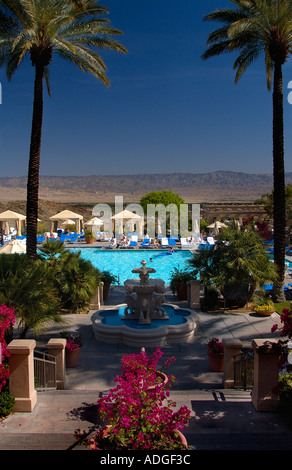 Vue sur la piscine du Lodge à Rancho Mirage, Palm Springs Californie Banque D'Images