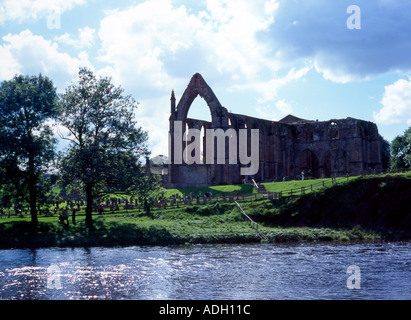 Dans le Prieuré de Bolton valley Wharfe près de Skipton North Yorkshire Banque D'Images