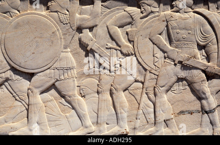 MONUMENTS DE LA NOTE DE 04 300 spartiates bas-relief col de thermopylai grèce c'est 1 DE 4 PICS SEMBLABLES ET DE 1 200 TOTAL PHOTOS Banque D'Images