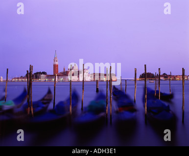 Italie Venise Riva degli Schiavoni Canale Grande Riva degli Schiavoni Gondola pier Banque D'Images