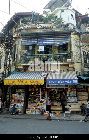 Boutiques en bat Dan Street, vieux quartier de Hanoi, Viet Nam Banque D'Images