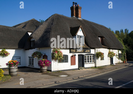 Le Barley Mow Pub, Oxfordshire Banque D'Images