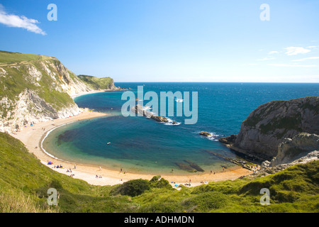 St Oswald Bay près de Durdle Door Côte Jurassique de l'UNESCO World Heritage Site sur étés ensoleillée journée avec ciel bleu Dorset Angleterre Banque D'Images