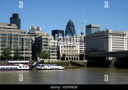 Le Gherkin poissonniers Hall 1834 Ville de Londres par la Tamise Angleterre UK Banque D'Images