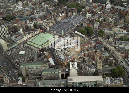 Vue aérienne de St Bartholomew's Hospital de Londres, qui est parfois appelé Bart's Hospital. Également en vedette est Smithfield Market Banque D'Images