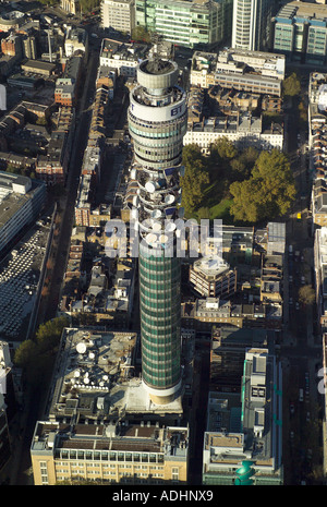 Vue aérienne de la BT Tower dans le Fitzrovia de Londres, également connu sous le nom de la tour de bureaux de poste et de la London Telecom Tower Banque D'Images