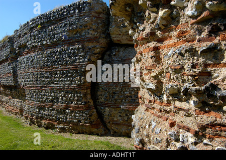 Burgh Castle fortification romaine près de Great Yarmouth Norfolk Banque D'Images