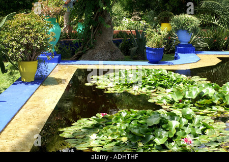 Étang dans le jardin Majorelle Marrakech Maroc Ville Nouvelle Banque D'Images