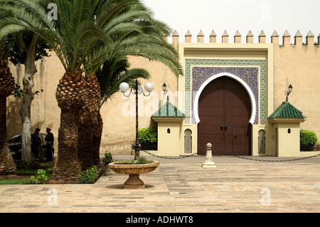 Les portes en laiton pour le palais royal de la Place des Alaouites Fes Maroc. Dar El Makhzen Maroc Fès El-Jedid Banque D'Images