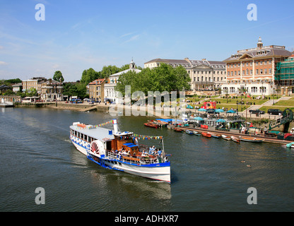 On Thames Richmond dans le Surrey , , Londres, sur une journée d'été. Banque D'Images