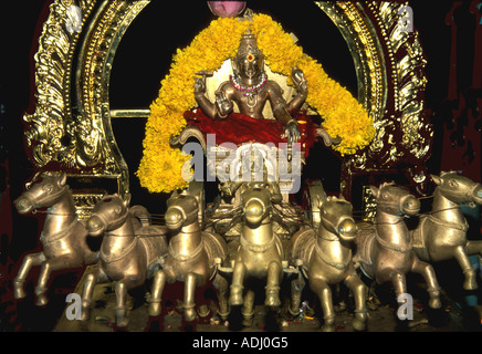 Le dieu hindou Krishna comme le char avec Arjuna, mythologie hindoue Banque D'Images