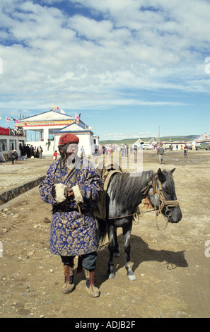 Pèlerin bouddhiste du Tibet sur la façon d'un hommage au mont Kailash Tibet de l'Ouest Banque D'Images