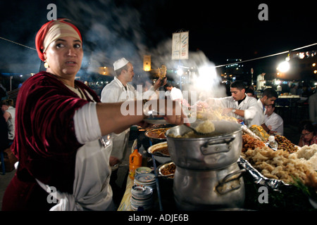 Restaurant en plein air à Jamaa el Fna Marrakech Maroc Banque D'Images
