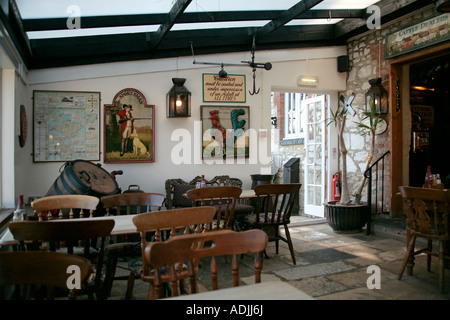 Intérieur d'un pub anglais traditionnel sur l'île de Wight, Royaume-Uni Banque D'Images