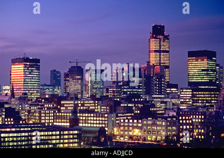 CITY LONDRES années 1980 NUIT HISTORIQUE Archive rétro 1987 image du cœur financier de la ville de Londres, y compris NatWest Tower au coucher du soleil Londres Angleterre Royaume-Uni Banque D'Images