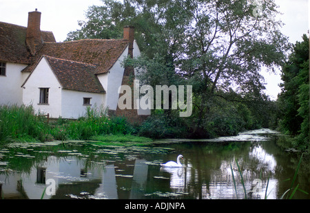 Willy Lott's Cottage près de moulin de Flatford dans le Suffolk, au cœur de pays de John Constable Banque D'Images