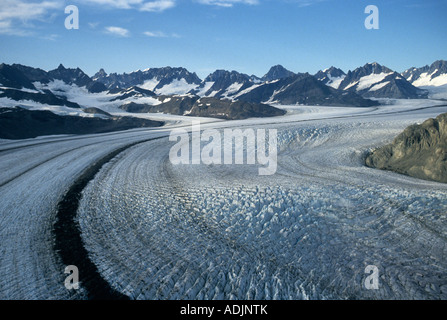 Vue aérienne de Casement, Glacier moraine médiane avec le parc national Glacier Bay en Alaska Banque D'Images