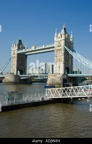 Tower Bridge à partir de st katherine pier londres Banque D'Images