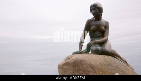La statue de la petite sirène de Copenhague, Danemark. Banque D'Images