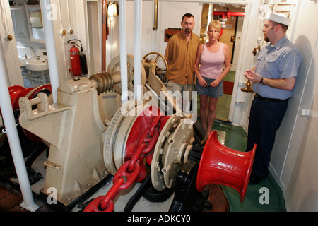 Portsmouth Virginia,London Street,Lightship Portsmouth Museum,histoire,construit,construit en 1915,guide,couple,adulte,adultes,bateau,les visiteurs voyagent Banque D'Images