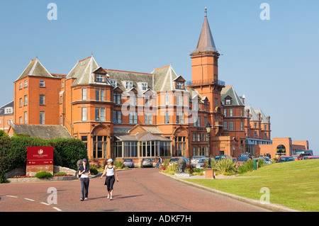 La période Victorienne Slieve Donard Hotel, Newcastle, à côté du parcours de golf Royal County Down, Irlande. Banque D'Images