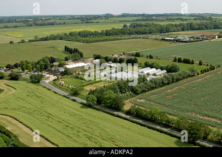 Haut niveau vue aérienne oblique au sud-est de l'abréger, salon avec Patch Park forestières Londres Angleterre 2005 RM4 Banque D'Images