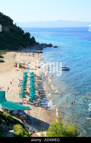 La plage de Nea Fokea Aristote près sur la péninsule de Kassandra, sur la péninsule de Chalcidice en Grèce Banque D'Images