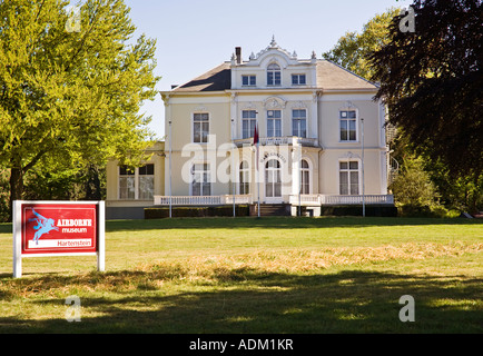 Hartenstein, Hôtel Oosterbeek, Pays-Bas était le QG des parachutistes britanniques pendant la bataille d'Arnhem et maintenant un musée de la guerre Banque D'Images