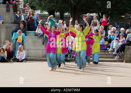 Les arts de Thaal danseurs Bhangra à la Winchester Mayfest 2007 Banque D'Images