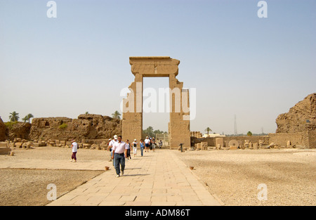 L'entrée au Temple de Dendérah Dendérah Egypte,complexe Banque D'Images