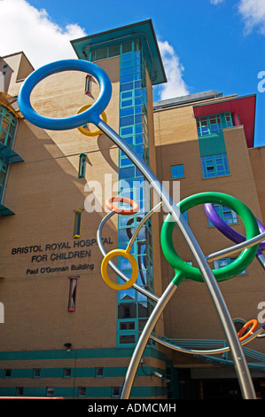 Bristol Royal avant l'Hôpital pour enfants Paul O Gorman Building UBHT Angleterre Banque D'Images