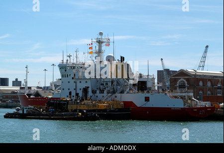 Le HMS Endurance navire brise-glace sondage Portsmouth Dockyard England UK Portsmouth Dockyard England UK un navire de la Marine royale Banque D'Images