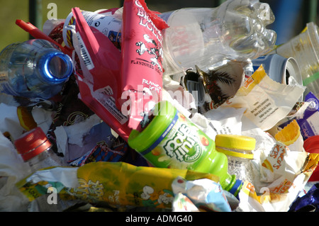 Poubelle poubelle Déchets déchets poubelles ordures typique de l'environnement conscients de nettoyage des parcs écologiques kee Banque D'Images