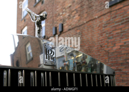 Rolls Royce Motors cars britanniques européenne véhicule véhicules à moteur chrome verticale bonnet bonnets brillants figure statue emblème marquee Banque D'Images