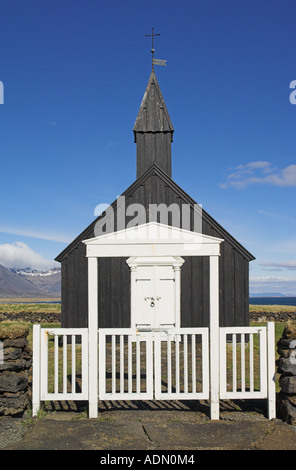 Peint noir église traditionnelle à Budir penninsula Snaefellsnes Islande de l'Ouest Europe de l'UE Banque D'Images