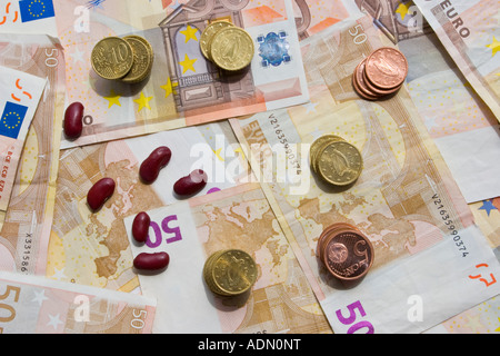 Vue supérieure de pièces et billets en Euro Banque D'Images