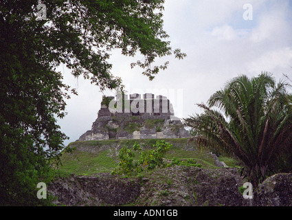 XUNANTUNICH BELIZE AMÉRIQUE CENTRALE Août El Castillo est 130 pieds de haut et l'une des plus hautes constructions au Belize Banque D'Images