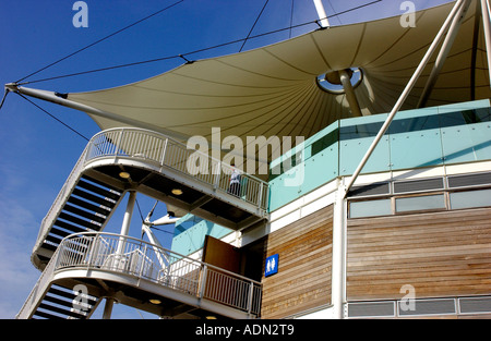 Revêtement en bois moderne structure stade temporaire au Rose Bowl de Southampton Hampshire County Cricket accueil Banque D'Images