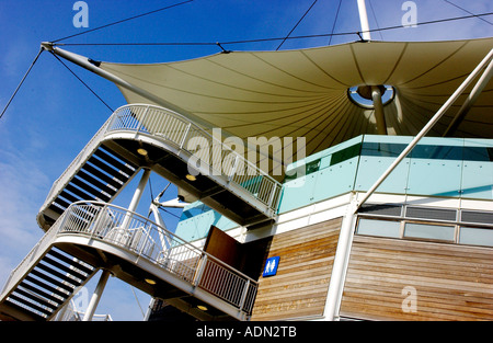 Revêtement en bois moderne structure stade temporaire au Rose Bowl de Southampton Hampshire County Cricket accueil Banque D'Images