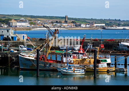 Un port très animé à newlyn près de penzance en Cornouailles, Angleterre Banque D'Images