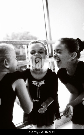 Trois ballerines laughing Banque D'Images