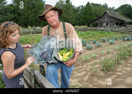 Alabama Wiregrass région,Dothan,Landmark Park,Living History Farmstead,construit,construit en 1901,fermier,agriculture,jardin,chou,squash,Voyage de visiteurs Banque D'Images