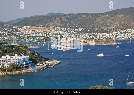 Ville de Bodrum en Turquie lorsque des navires qui arrivent à la fin de la journée Banque D'Images